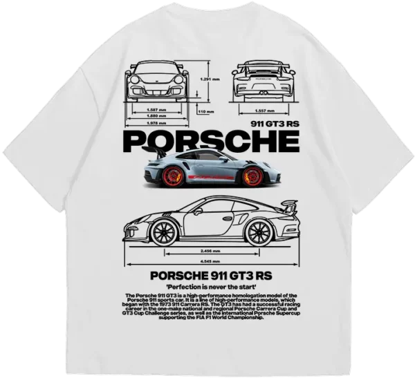 Polo negro oversize con diseño del Porsche 911 GT3 RS. Incluye ilustraciones técnicas con medidas, un perfil detallado y la imagen del auto en color con llantas rojas.