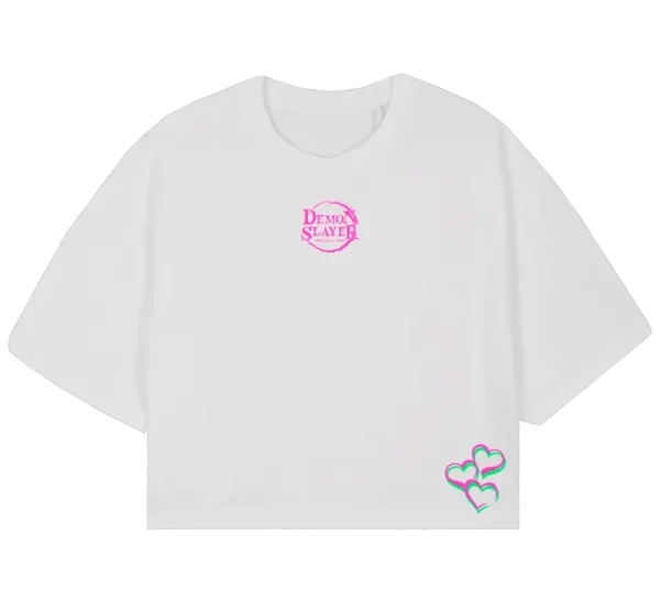 Polo crop con ilustraciones dinámicas de Mitsuri Kanroji, la Pilar del Amor de Kimetsu no Yaiba, en escenas de combate con efectos de colores brillantes y detalles futuristas. Diseño moderno y urbano.
