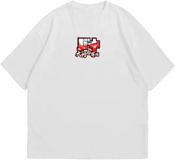 Polo oversize blanco con diseño de Baki Hanma, protagonista del anime y manga de artes marciales 'Baki'. Estampado dinámico con poses de combate.