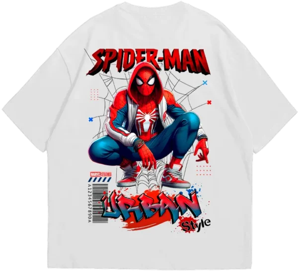 Polo oversize negro con diseño de Spider-Man en un estilo urbano y grafiti, con capucha y zapatillas deportivas.
