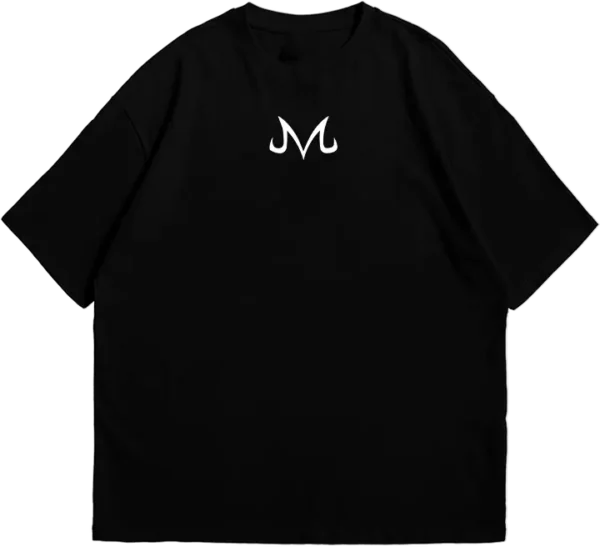 Polo blanco oversize con diseño de Vegeta Super Saiyajin. Ilustración a color con viñetas de manga en blanco y negro, destacando la intensidad del personaje en Dragon Ball.