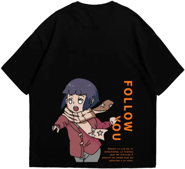 Polo oversize blanco con diseño de Naruto y Hinata de niños, con las frases 'Waiting for you' y 'Follow you'.