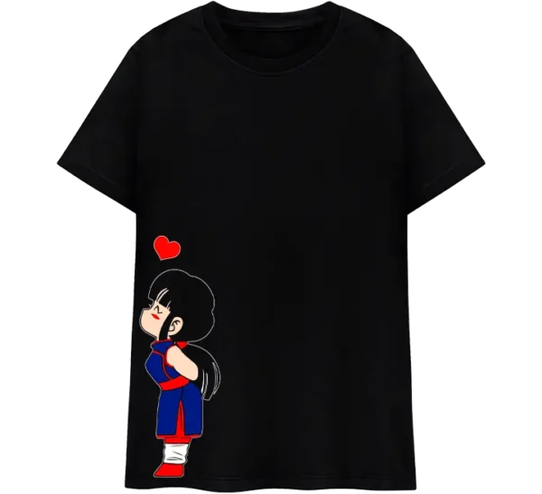 Polos para pareja con diseño inspirado en personajes de anime en estilo chibi. Camisetas negras de algodón con estampado romántico de Goku y Milk mirándose. Ropa combinada ideal para fans del anime y la cultura geek.
