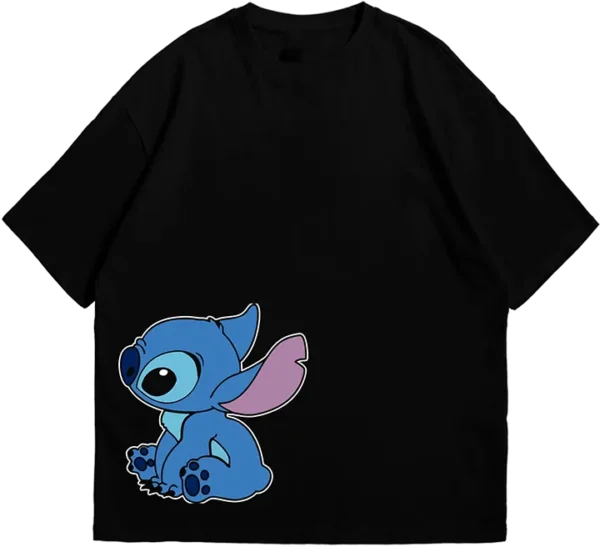 Polo Stitch y Angel – Amor Incondicional Demuestra tu amor con este adorable polo de Stitch y Angel. Un diseño tierno y vibrante que captura la esencia de esta icónica pareja extraterrestre.