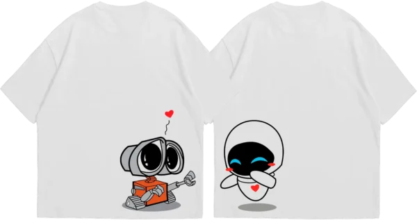 La pareja más tierna de Disney llega con este diseño exclusivo de Stitch y Angel, simbolizando un amor que trasciende galaxias. Perfecto para los que creen en el destino y en el amor incondicional. Confeccionado en algodón 20/1 de alta calidad, es suave, cómodo y resistente.