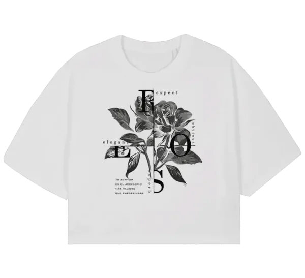 Polo crop con diseño de rosa en tonos grises y palabras inspiradoras como elegant, respect, powerful, junto con una frase motivacional en español. Estilo moderno y sofisticado.