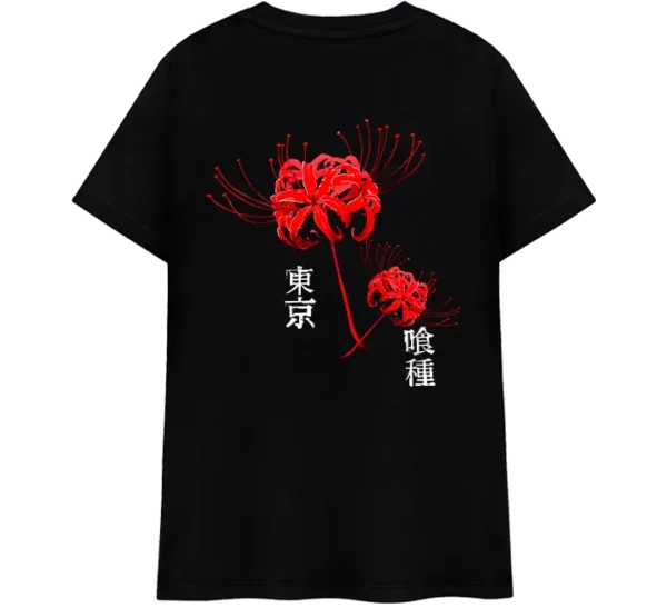 Polo clásico negro con diseño de lirios araña rojos y kanjis de Tokyo Ghoul.