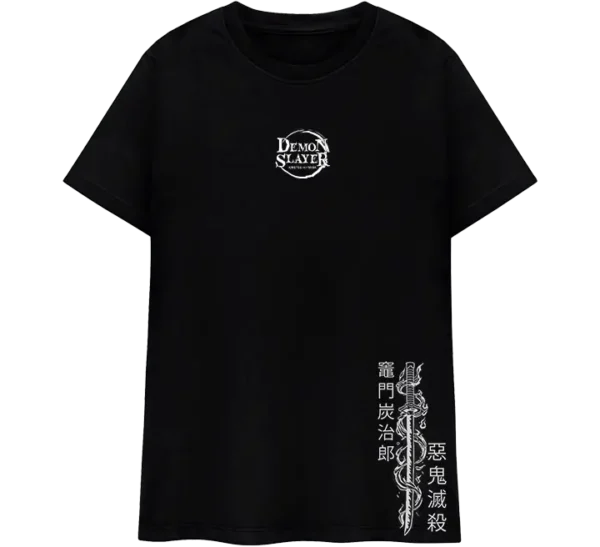 Polo clásico negro con diseño de Tanjiro Kamado de Kimetsu no Yaiba. Estampado con ilustraciones del personaje en llamas y detalles en japonés. Ideal para fans de Demon Slayer.