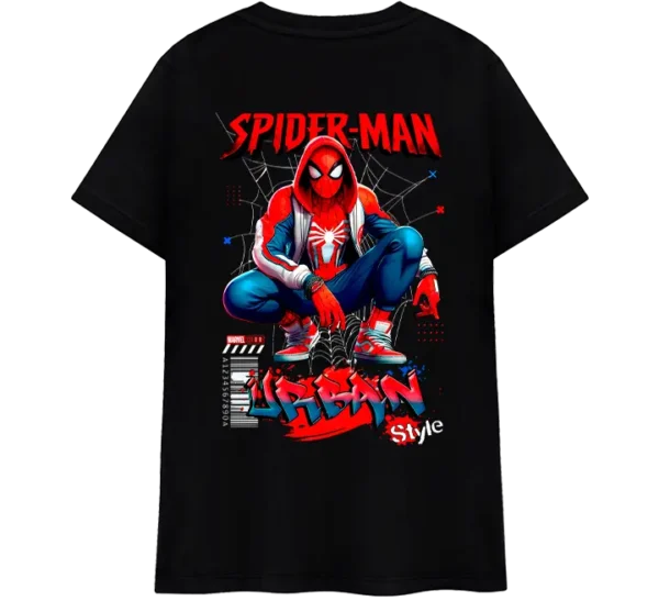 Polo clásico negro con diseño de Spider-Man en un estilo urbano y grafiti, con capucha y zapatillas deportivas.